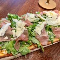 Prosciuttoflatbread